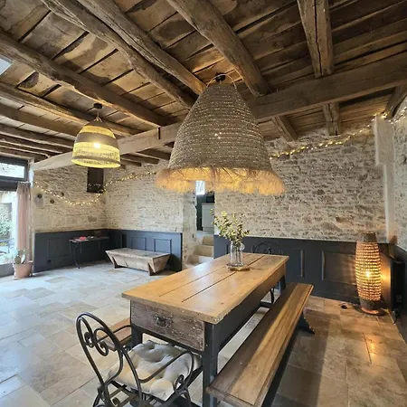 Maison Charmante Au Coeur Du Village - 6 Pers. - Fr-1-616-593 Holiday home Nadaillac
